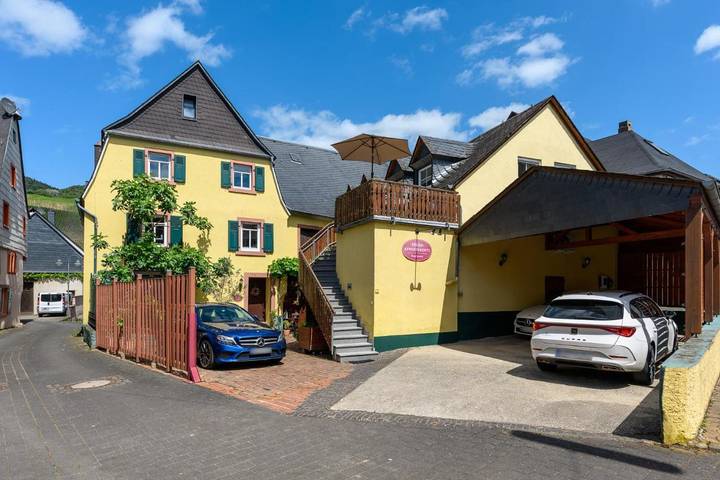 Ferienwohnung für 2 Personen, mit Balkon und Terrasse in Lösnich
