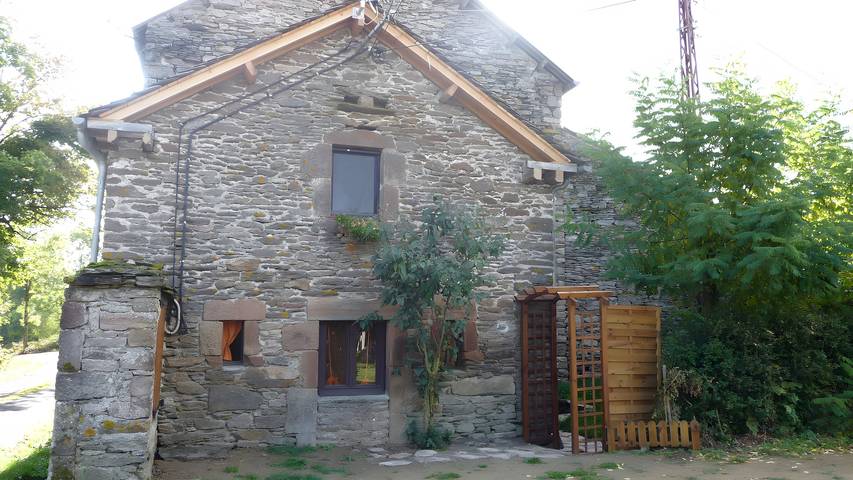 Location de vacances pour 2 personnes, avec jardin, animaux acceptés à Salles-Curan - 2