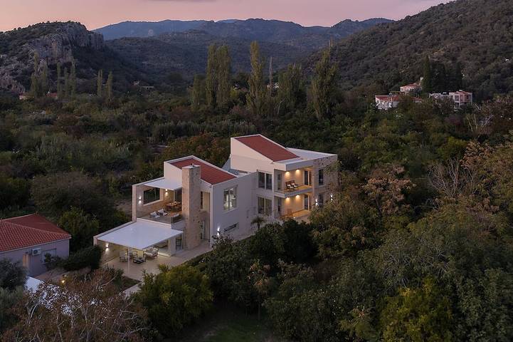 Villa for 10 people, with garden, with pets in Lesbos
