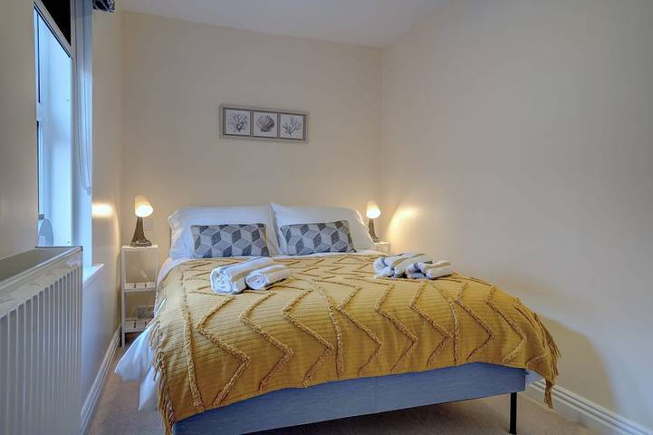 The Old Village Shop | Spacious Dog Friendly Cottage Near the Beach in Great Yarmouth, The Broads