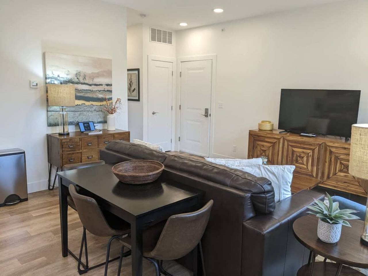 Entire apartment, Walk to it all - Downtown Tc- Capri 316 in Traverse City, Grand Traverse County