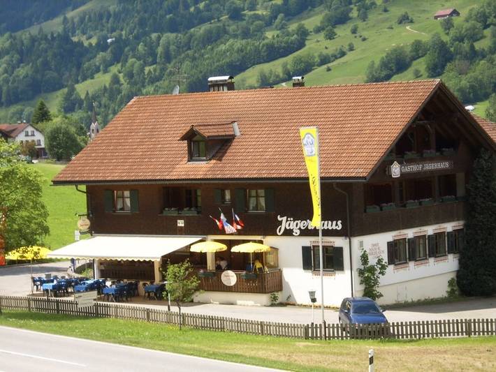 Ferienhaus, mit Balkon und Balkon/Terrasse sowie Terrasse am Großer Alpsee