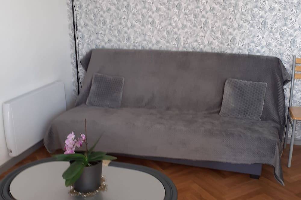 Ganze Wohnung, Appartement Rénové et Équipé Avec Place de Parking Centre Commercial à Coté in Cholet, Cholet und Umgebung
