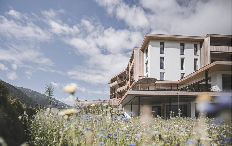 Ferienwohnung für 3 Personen, mit Balkon und Whirlpool sowie Garten und Sauna