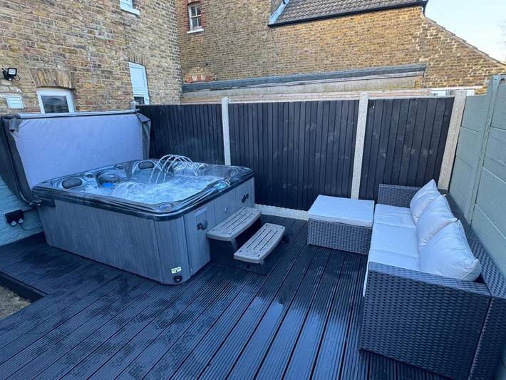 Holiday rental for 4 people, with Hot tub and Terrace as well as Garden and Pool in Herne Bay