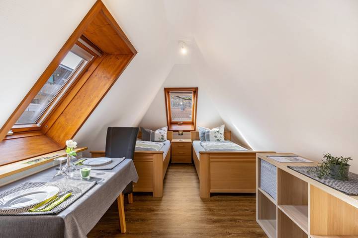 Entire apartment, Premium Apartment 'Hohenurach' with Mountain View, Shared Terrace and Wi-Fi in Bad Urach, Albsteig Stage 9