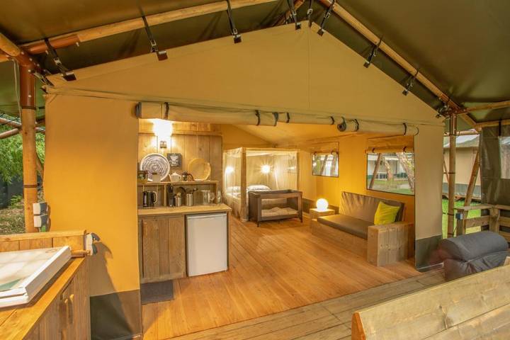 Camping voor 6 personen, with Terras and Tuin as well as Zwembad and Uitzicht in de Dolomieten