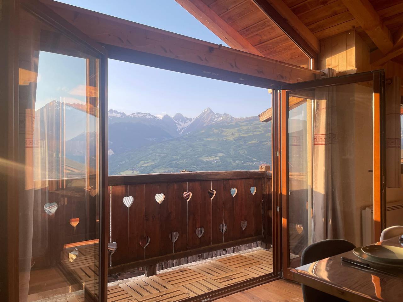 L'Hermine: Prachtig Savoyaards chalet met panoramisch uitzicht – tot 15 personen in Mâcot-la-Plagne, La Plagne-Tarentaise