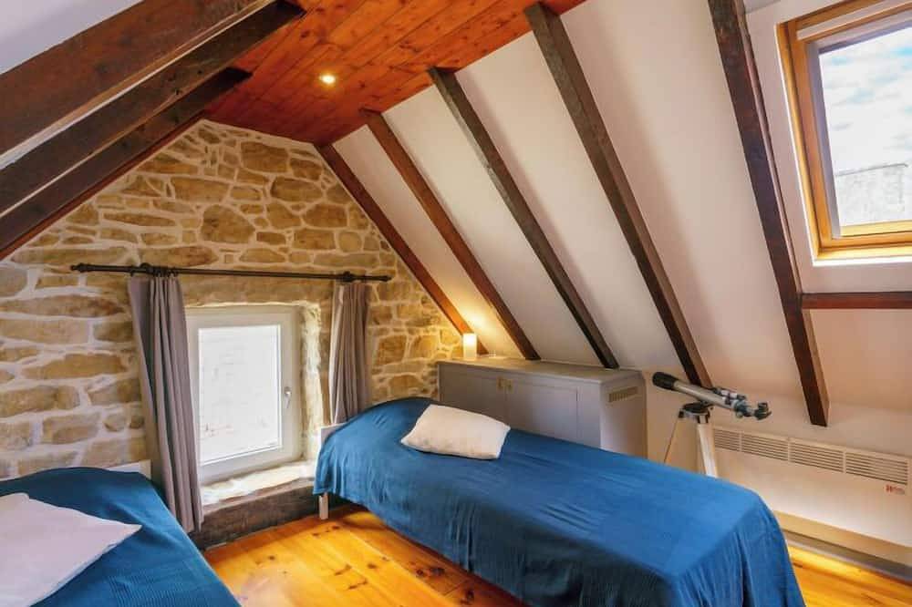 La petite Iroise by Interhome in Pointe du Raz, Plogoff