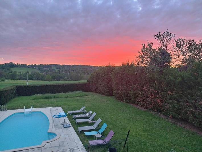 Location de vacances pour 6 personnes, avec Terrasse et Jardin ainsi que Piscine et Vue à Lissac-et-Mouret