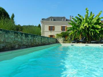 Chambre d’hôte pour 2 personnes, avec jardin ainsi que vue et piscine à Agonac