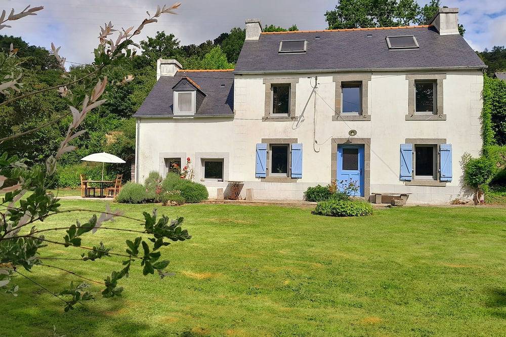 Belle maison de campagne à l'entrée de la Presqu'île de Crozon in Rosnoën, Iroise