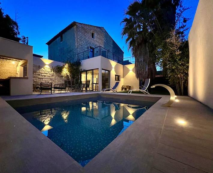 Location de vacances pour 9 personnes, avec Terrasse et Jardin ainsi que Piscine et Vue à Aimargues