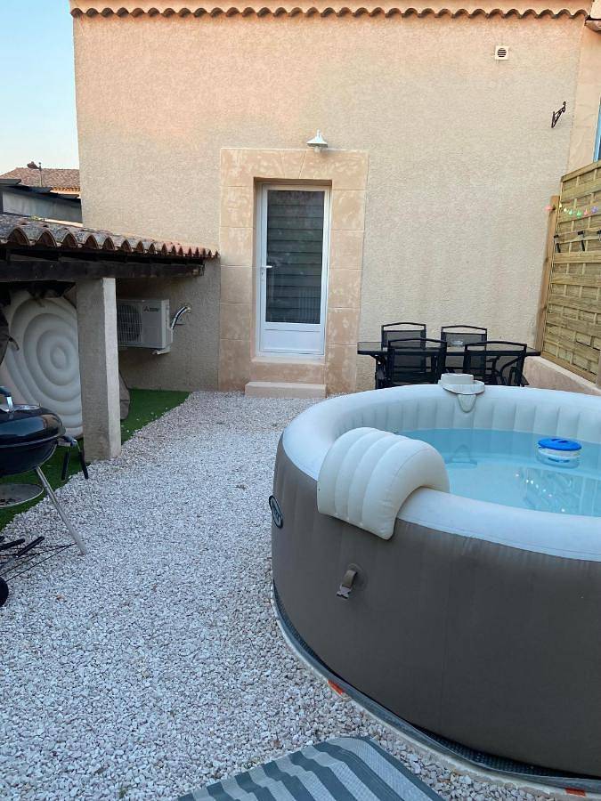 Location de vacances pour 4 personnes, avec jacuzzi ainsi que jardin et terrasse à Saint-Victoret - 2