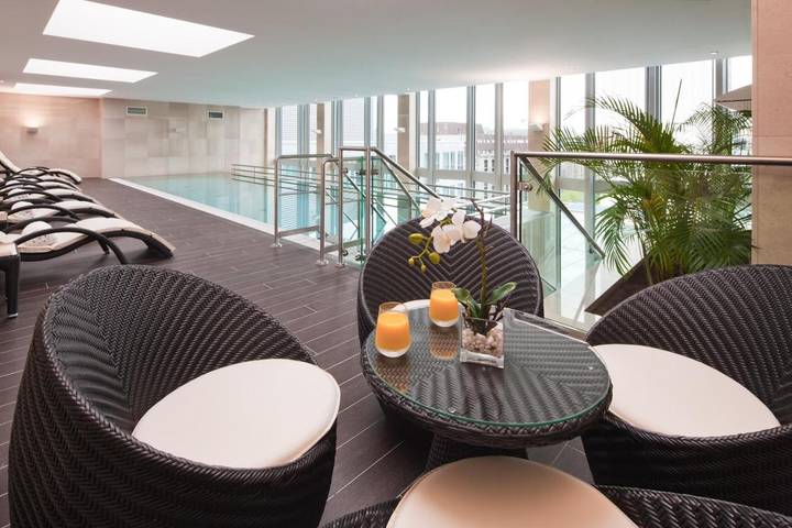 Hotel für 3 Personen, mit Ausblick und Sauna sowie Pool in Berliner Mauer - 4