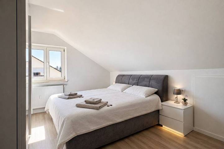 Ganze Wohnung, Exklusives Design-Ambiente mit Weitblick und Natur in Dagersheim, Böblingen