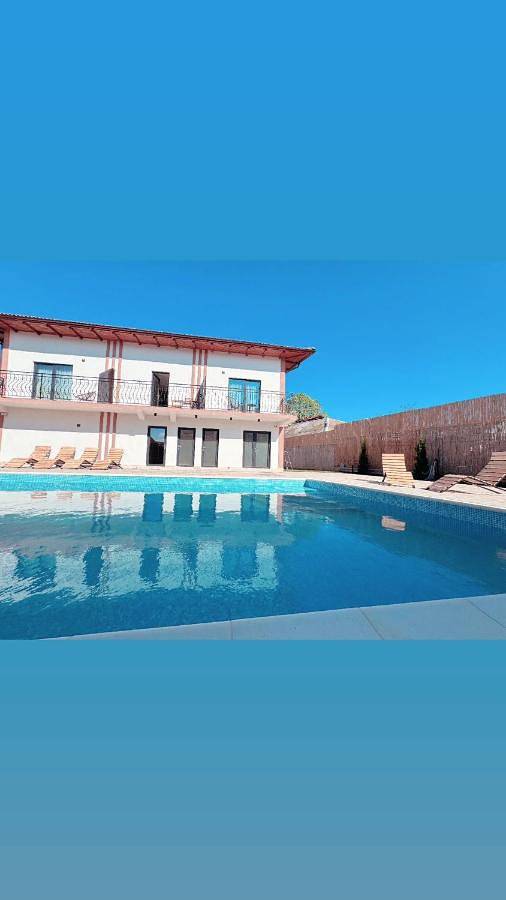 Bungalow für 4 Personen, mit Pool und Balkon sowie Ausblick und Garten in Rumänien