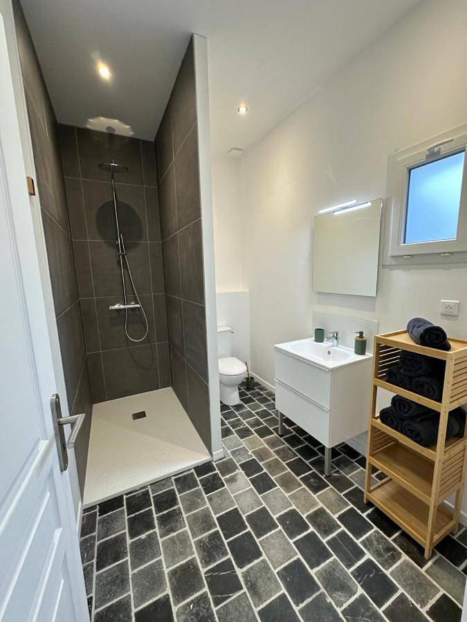 Gîte pour 10 personnes, avec piscine ainsi que vue et jardin à Éperlecques - 4