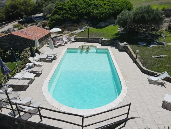 Casa de vacaciones para 7 personas, con vistas además de piscina y jardín - 1