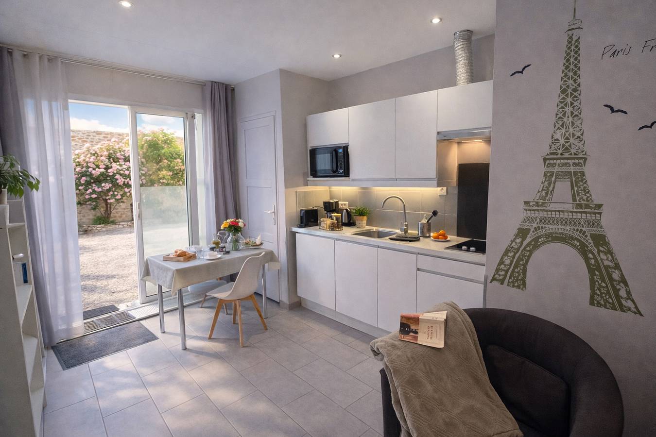 Appartement entier, L'Atelier, studio indépendant avec parking pour 1 à 2 personnes. in Longjumeau, Essonne