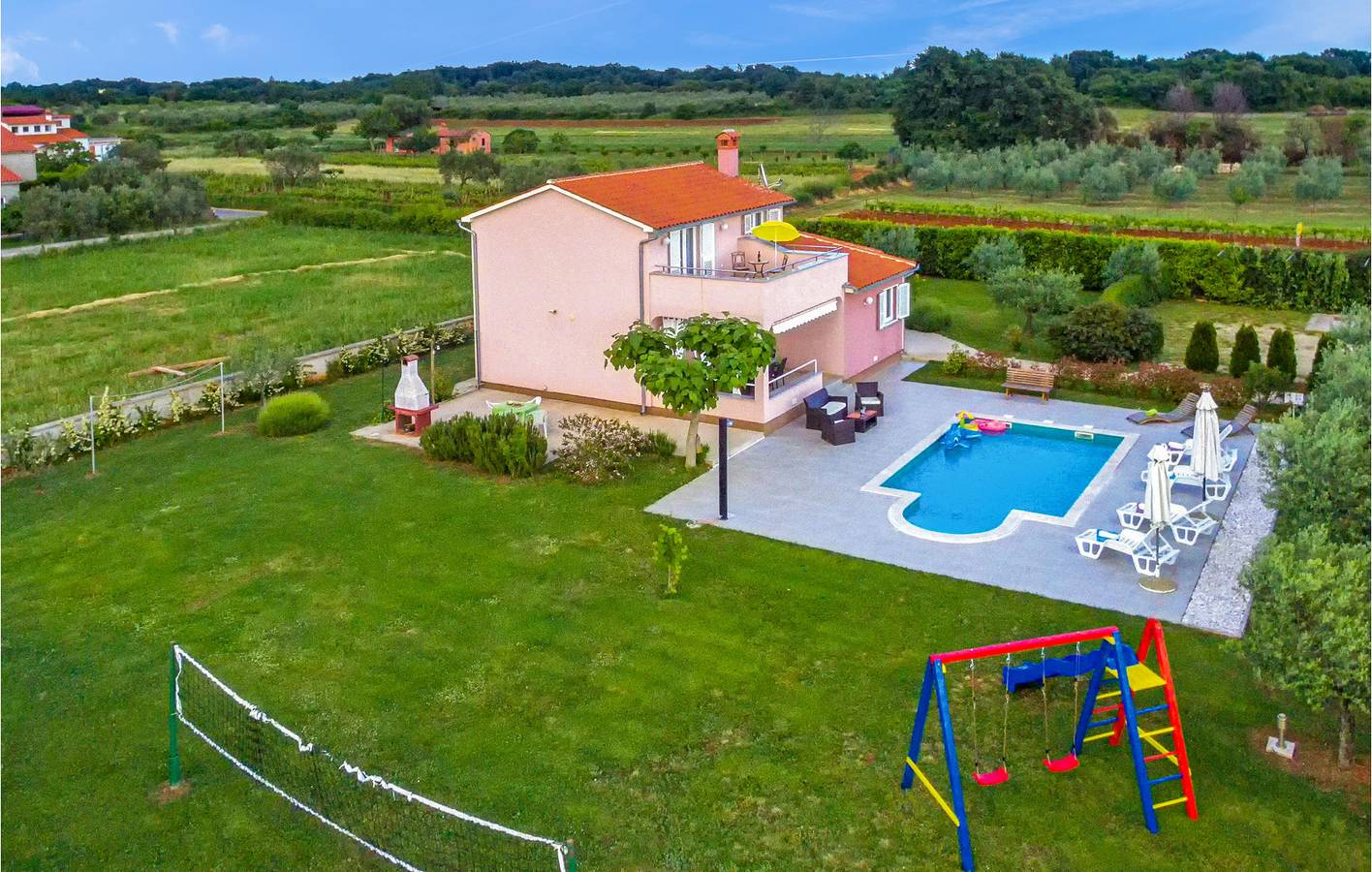 Reizende 2-Zimmer-Wohnung mit Pool und Terrasse, 500 m vom Stadtzentrum von Muntic entfernt in Muntic, Südküste Istrien