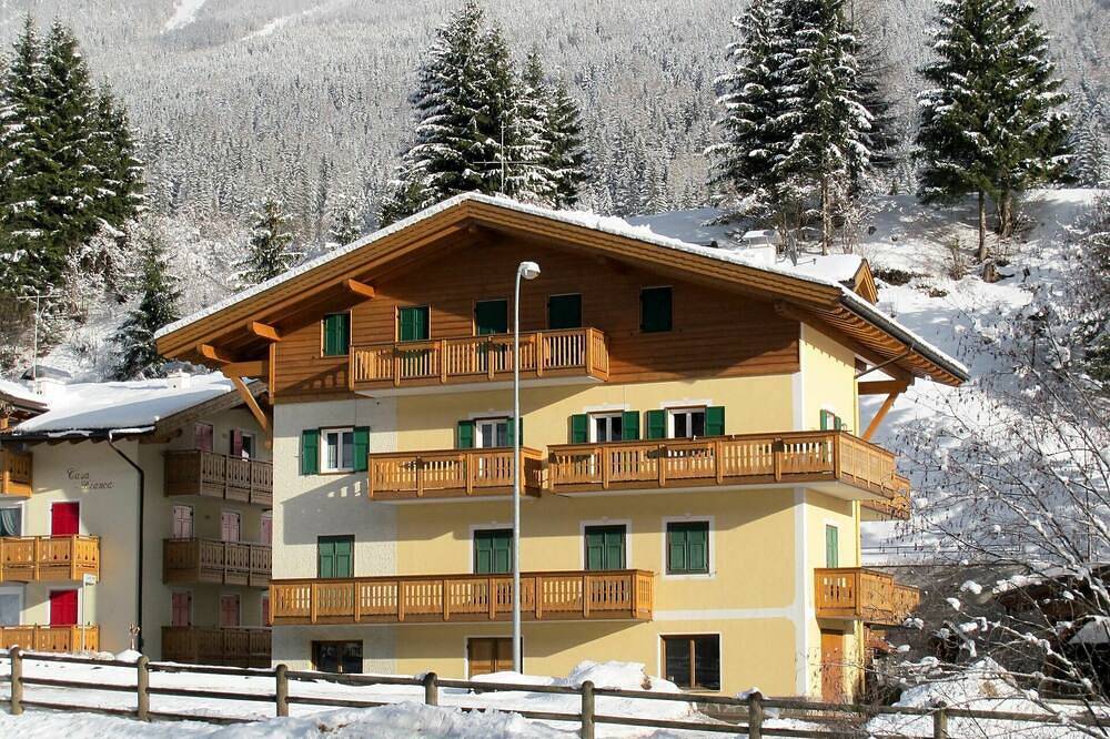 Appartamento intero, Accogliente appartamento per 2 persone con Wifi, Tv, balcone, animali ammessi e parcheggio in Soraga, Dolomiti Superski