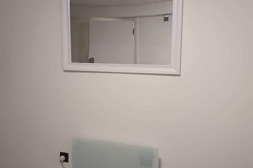 Apartamento entero, It a one bedroom studio apartment with a free parking and close to train station in Bexley, Londres