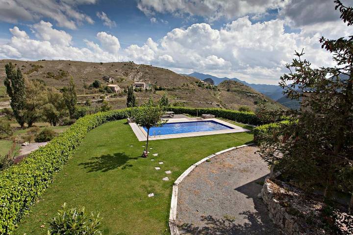 Apartamento para 8 personas, con piscina además de vistas y jardín en Coll de Nargó