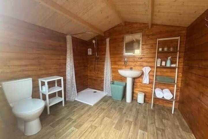 Location de vacances pour 2 personnes, avec sauna ainsi que jacuzzi et balcon à Crécy-sur-Serre - 3