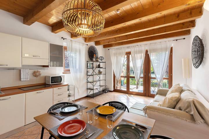 Apartment 'Golf & Lake Relax' with Mountain View, Wi-Fi and Air Conditioning