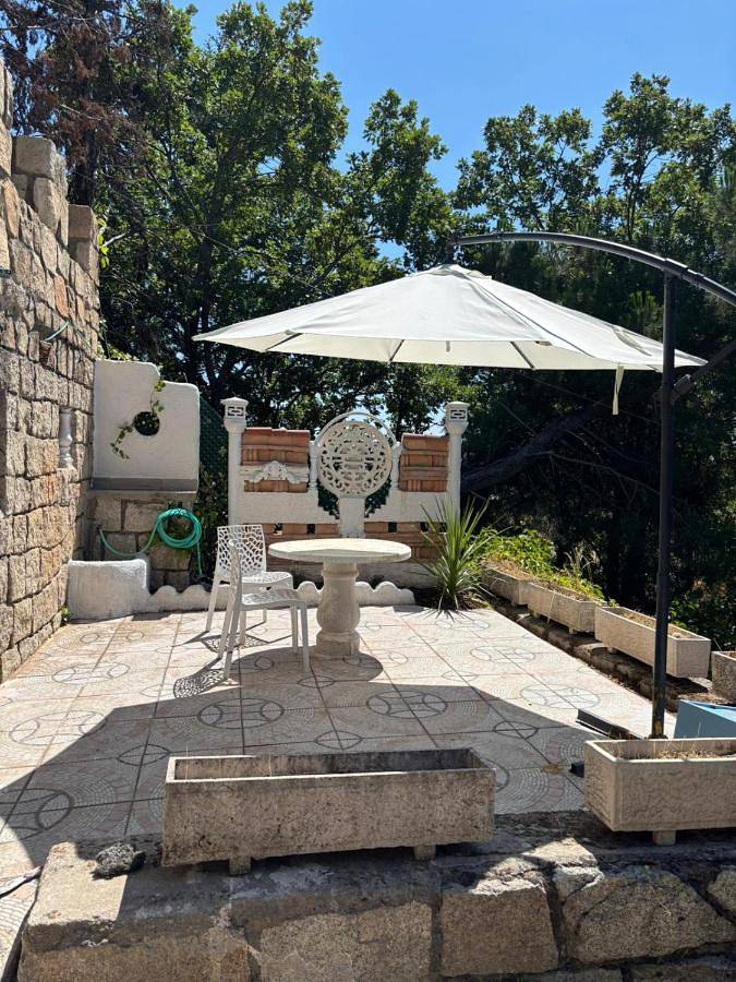 Chalet para 3 personas, con jardín además de piscina y jacuzzi en Sierra Norte - 4