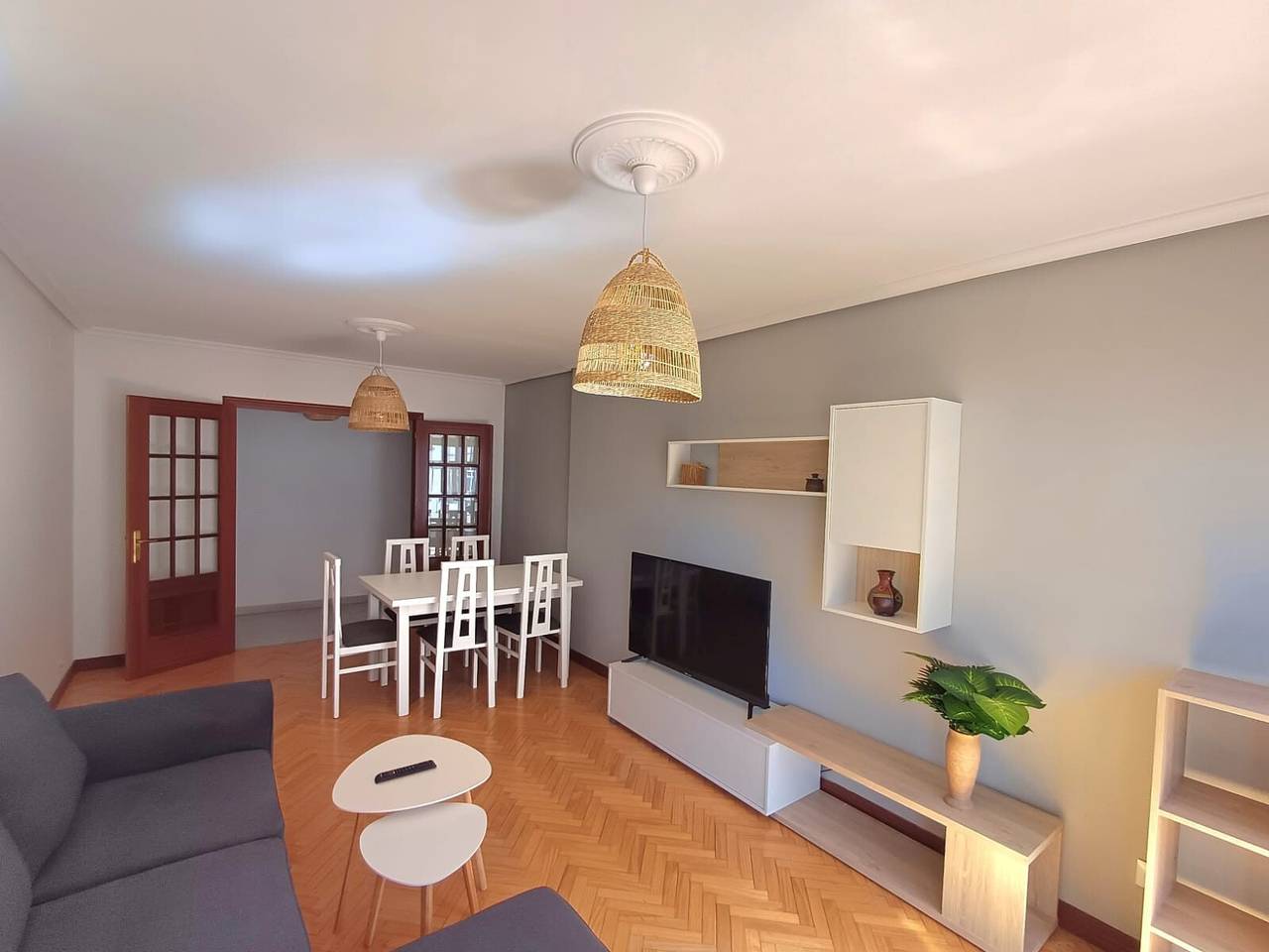 Ganze Wohnung, Apartment 'Camiño De Santiago' mit Gemeinschaftsgarten und Wlan in Sarria, Reserva da Biosfera Ribeira Sacra e Serras do Oribio e Courel