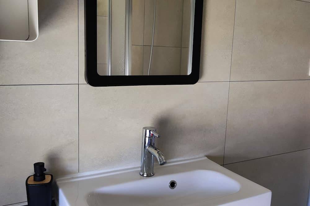 Quiet gîte in an old farmhouse, 10 minutes' walk from the beach in Trégunc, Côte de Cornouaille