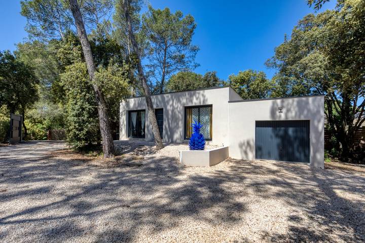Holiday Home “Nestled Among the Pines” with Wi-Fi and Air Conditioning in Saint-Bauzille-de-Montmel, Medelhavskusten (Frankrike)