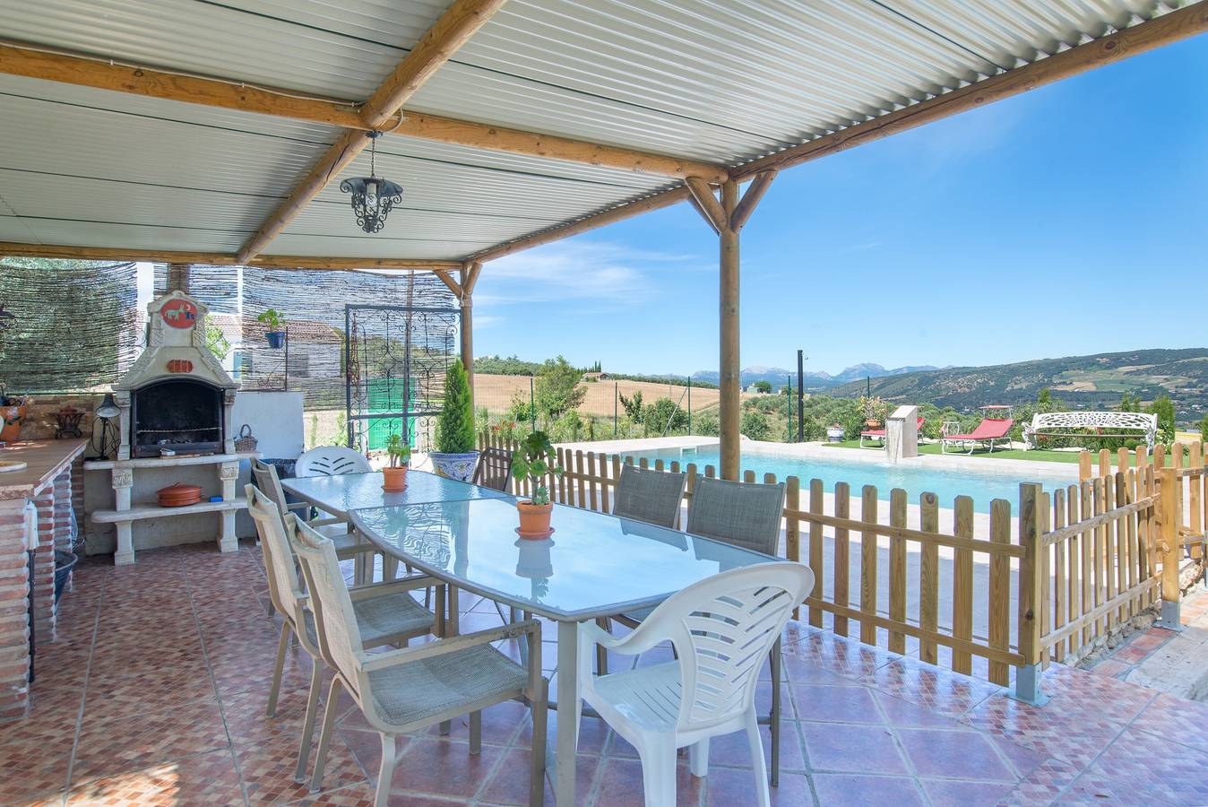Casa de vacaciones Villa Victoria con jardín, piscina de agua salada, terraza y Wi-Fi in Arriate, Provincia de Málaga