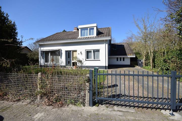 Ferienhaus für 8 Personen, mit Terrasse und Balkon/Terrasse