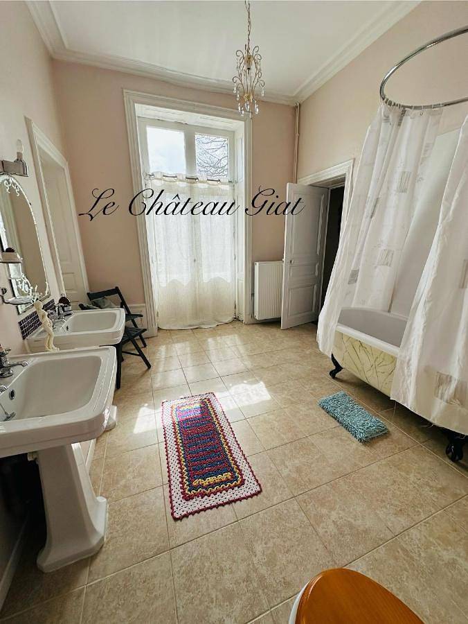 Chambre d’hôte pour 6 personnes, avec vue ainsi que balcon et jardin à Giat - 2