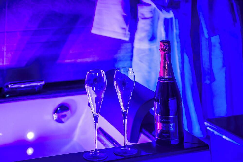 Appartement entier, Les Chants de l'Eau - Appartement de charme avec balnéothérapie 2 places in Thonon-les-Bains, Région de Thonon-les-Bains