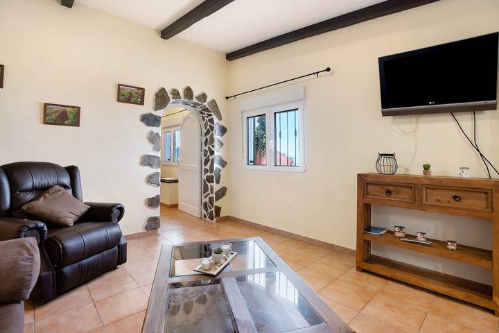 Casa de vacaciones 'Casa Andrea' con vistas al mar, terraza privada y Wi-Fi in Las Higueras, Tacoronte