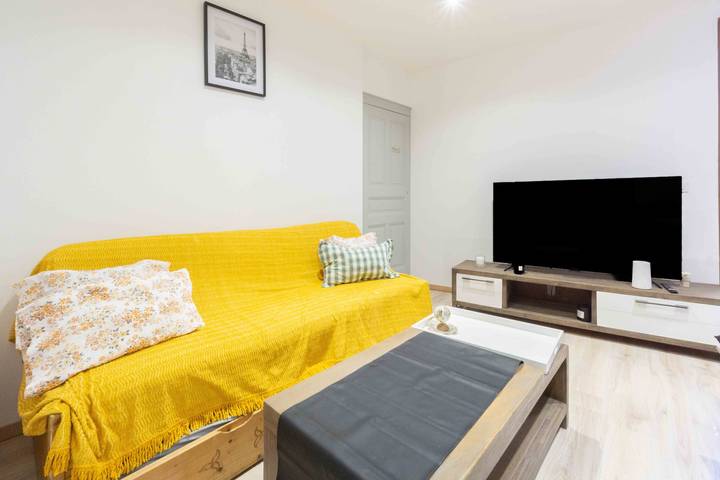 Appartement entier, Appartement "Saint Antoine", en montagne, avec terrasse privée & Wi-Fi in Saint-Jean-de-Maurienne, Région de Saint-Jean-de-Maurienne