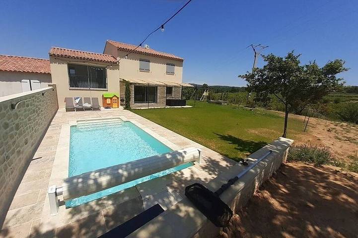 Location de vacances pour 10 personnes, avec terrasse et jardin à Grambois - 4