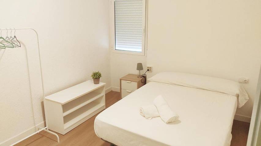 Location de vacances pour 6 personnes, avec terrasse, animaux acceptés à Manises - 2