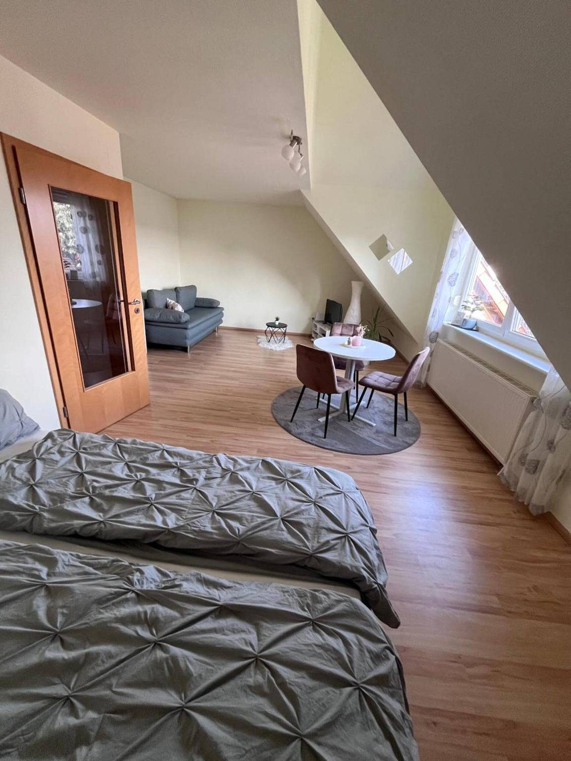 Geheel appartement, Appartement met slaap- en badkamer in huis, wifi inbegrepen in Tettnang, Region Bodensee-Oberschwaben