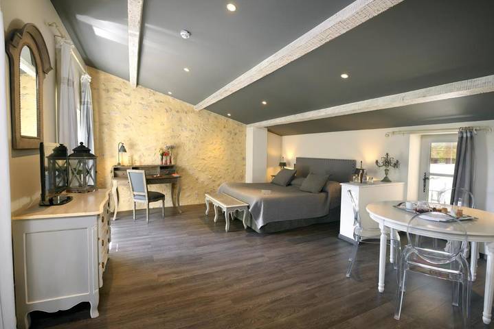 Hôtel pour 2 personnes, avec terrasse ainsi que jardin et piscine, animaux acceptés à Malataverne - 2