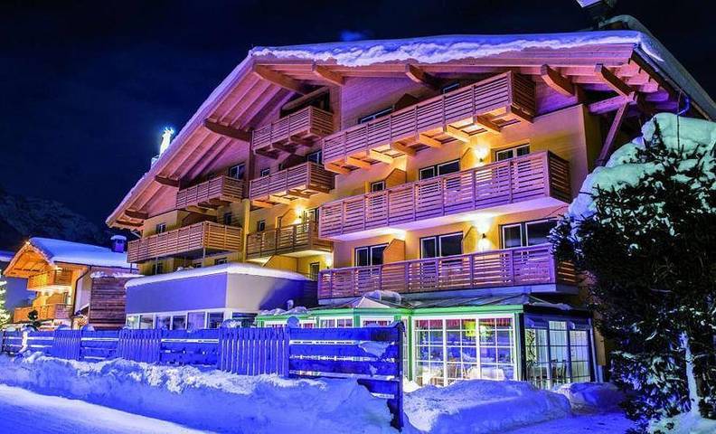 Hütte für 5 Personen, mit Balkon und Terrasse sowie Garten und Sauna in Abtenau