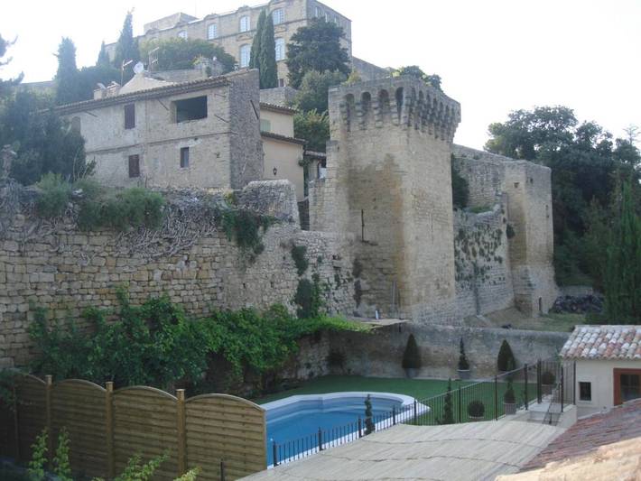Gîte pour 4 personnes, avec piscine ainsi que balcon et vue à Ansouis - 3