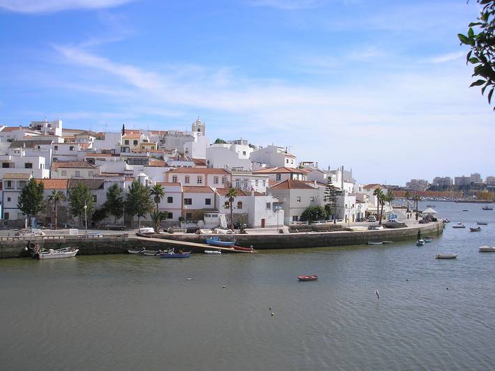 Gîte pour 4 personnes, avec terrasse ainsi que jardin et piscine, adapté aux familles à Ferragudo - 3