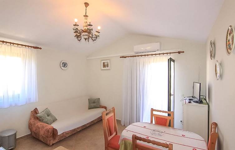 Gîte pour 3 personnes, avec terrasse et jardin à Nin - 3