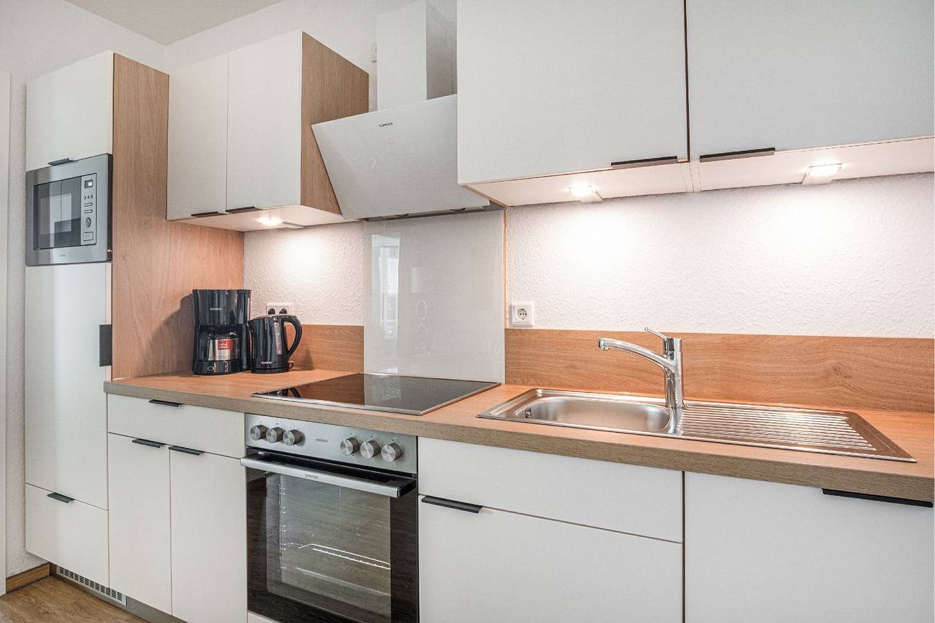 Ganze Wohnung, Ostseebrise - Indoor Schwimmbad, Sauna, Terrasse, eigener Stellplatz, am Meer in Olpenitz, Kappeln