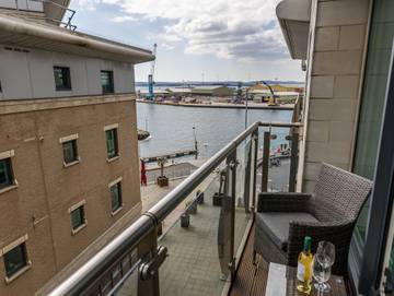 Log Cabin for 4 People in Poole, Poole Harbour, Photo 1